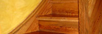 Treppe aus Holz in einem Eigenheim